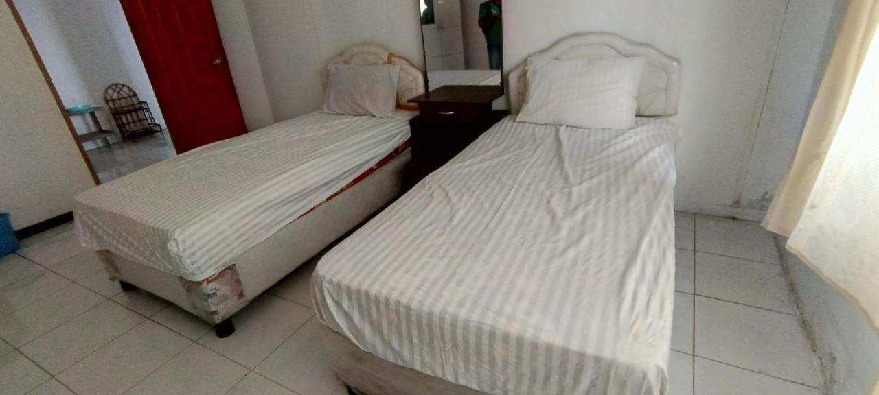 Spot On 92458 Azeela Kost Syariah Hotel Banjarmasin  Kültér fotó